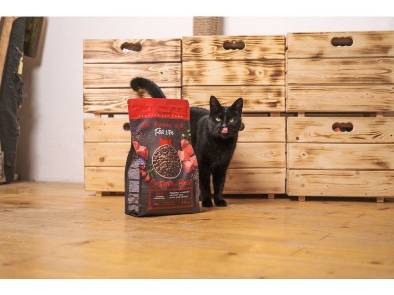 Фото Fitmin cat For Life Castrate Beef (для стерилізованих з яловичиною), 8 кг &mdash; купить в интернет-магазине ЗооБаза